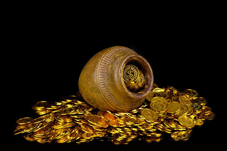 招牌满露锅解雇黑背景的旧锅宝藏中金币比特成功设计图片