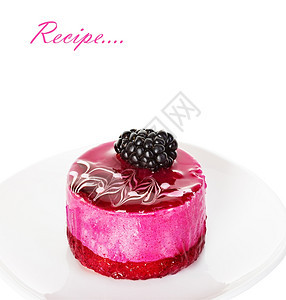 厨师刨冰浆果白背景上孤立的粉色红图片