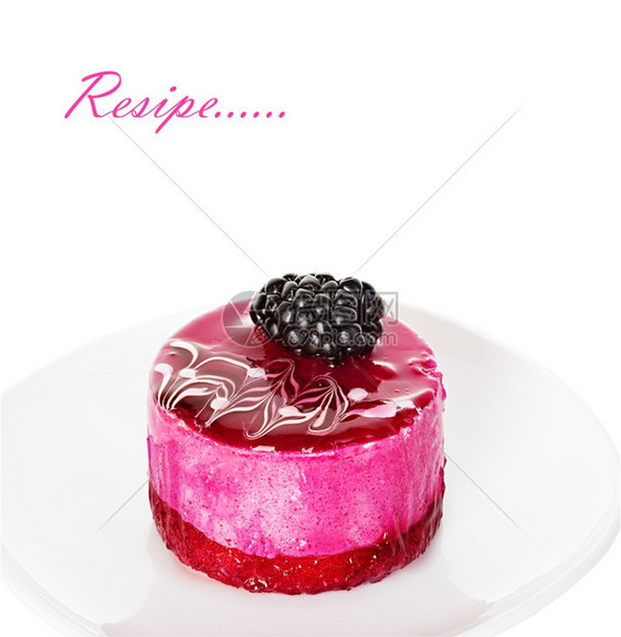 蛋糕甜点白背景上孤立的粉色红食物图片