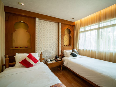 优雅豪华房间床温光印度风格泰国旅馆度假胜地新的灯图片