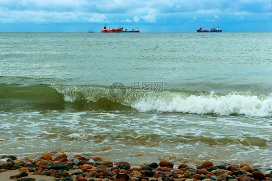 船钻机海上石油生产平面上的天然气和石油生产设备海上波罗的石油生产上血管图片