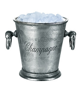 瓶子香槟桶装满了白色背景上的冰块新目图片