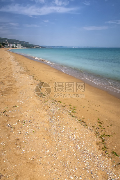 小路海滩蓝天空和度假胜地的景象沙滩海浪岸滨和景印记安静的图片