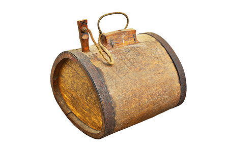 发酵用于酒精的旧木桶将历史文物隔离在白色背景之上朗姆酒罐图片