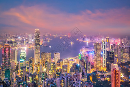 香港市的天际线与维多利亚港观景处全市心图片