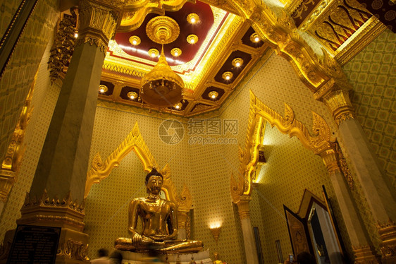 精神佛教徒金像由制成在世间最大的黄金雕像中以制成冥想图片
