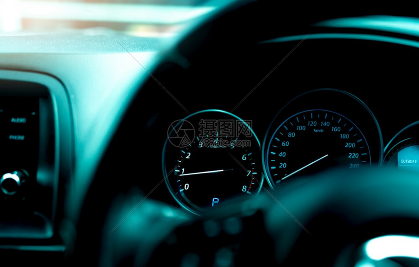 警告从方向轮到速制测量仪表和度快计汽车发动机指示器用自灯光的闭合仪表板车牌配有时速计和停放维护图片