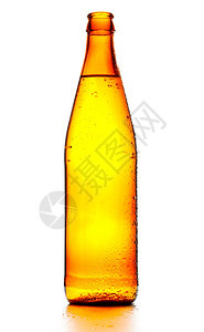 橙正面白纸上隔开的啤酒瓶蒸汽图片