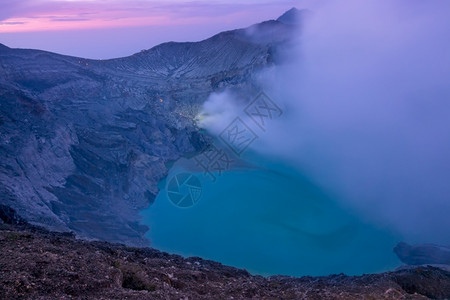 印度尼西亚巴厘岛天亮前硫磺火山伊延的壁画夏天日出自然图片