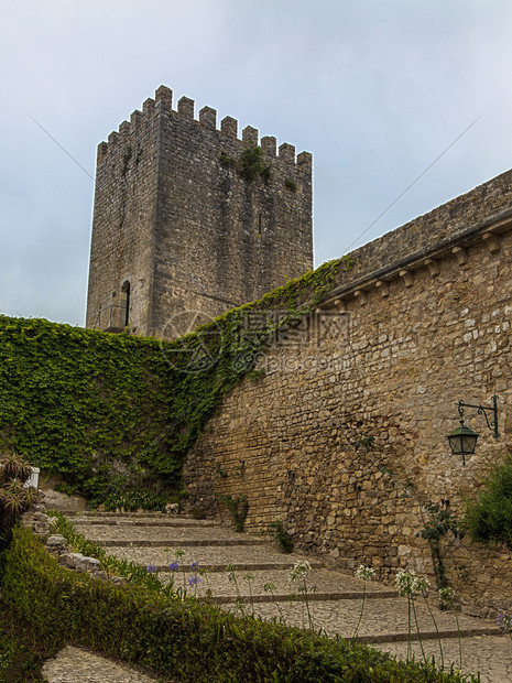 老的历史葡萄牙Obidos村中世纪城堡和墙壁屋顶图片