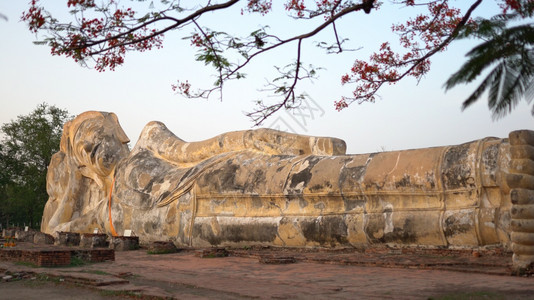 大城府艺术宗教在泰国Ayutthaya睡觉的佛像图片