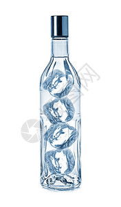 标签龙舌兰酒瓶伏特加和冰块杜松子酒图片