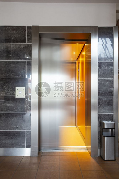 防锈的复杂按钮豪华公寓楼带移动门的建筑电梯银色豪华公寓楼带移动门的宇电梯图片