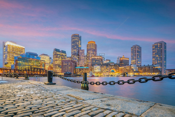 波士顿天线的全景美国日光时摩天大楼在水面上建筑物码头英国图片