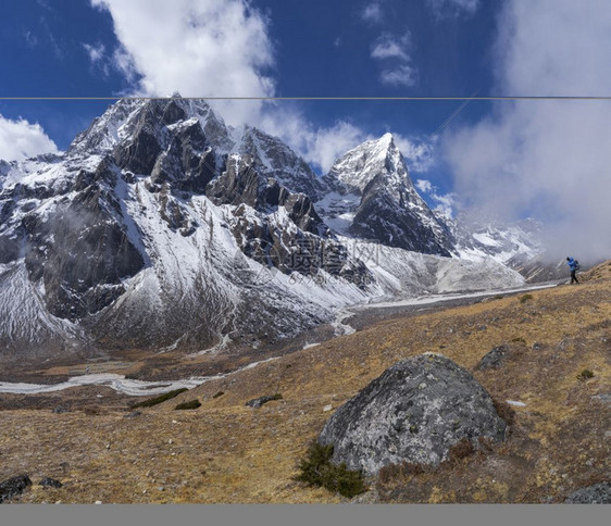 服用登山运动珠穆朗玛峰摄影师拍喜马拉雅山珠峰基地营照片图片