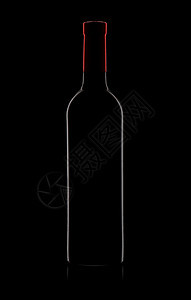 黑色背景红酒瓶的轮光片子食物品牌图片