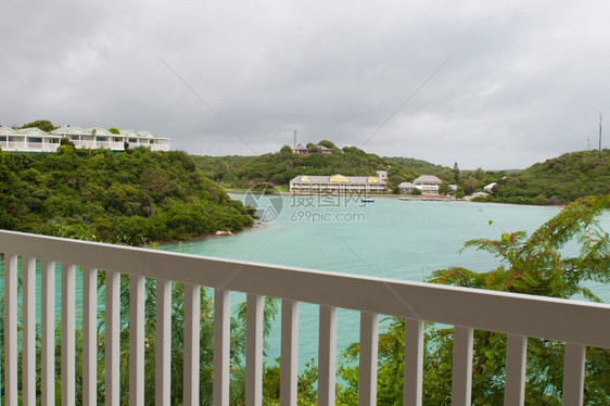 风景优美天空长湾阳台风景安提瓜度假别墅和海景采取图片