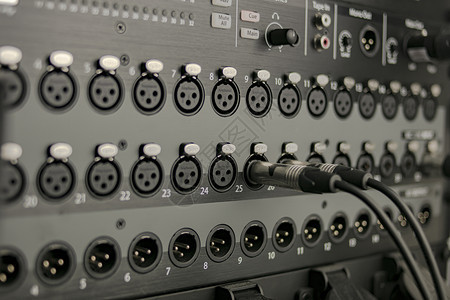 米音频混器通过远程网络控制音乐会和录演播室在机架系统中提供均衡和不平的信号输入和产出路由器安慰图片