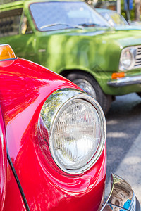 欧洲与美国古老经典汽车在街上推出的汽车影展细节校对Portnoy玻璃详细的明亮图片