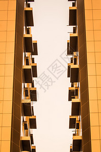 欧洲的建造城市下一栋旅馆大楼的视窗图片