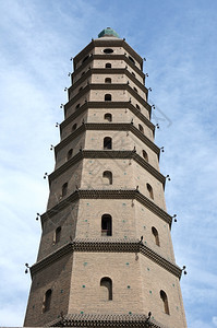 夏银川艺术历史古塔对蓝天的底部景观图片