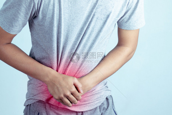 腹部男有胃痛或肠病学健康保概念男人腹痛图片