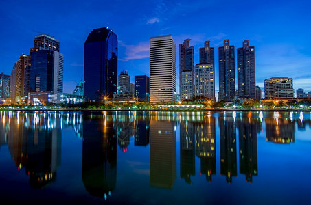 市中心城的夜晚曼谷黄昏景区商业曼谷夜景的市风夜图片