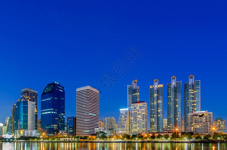 天际线海滨岩石曼谷黄昏夜景区商业曼谷夜景的市风夜图片