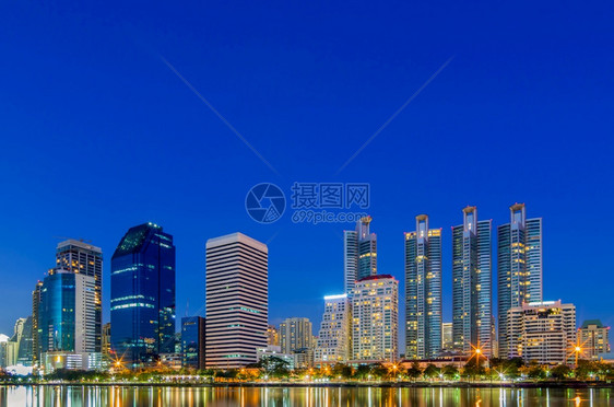 天际线海滨岩石曼谷黄昏夜景区商业曼谷夜景的市风夜图片