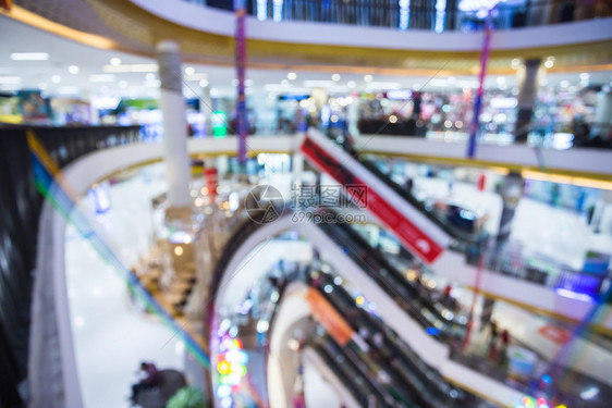 新闻部商店的bokeh抽象光背景柜台模糊的浅图片