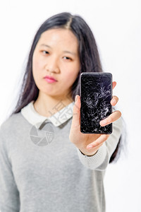 肯尼人垂直的女学生用破碎的手机打得心烦气图片