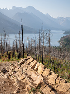 Waterton湖水顿公园景观蓝色天空加拿大艾伯塔山湖泊旅游图片