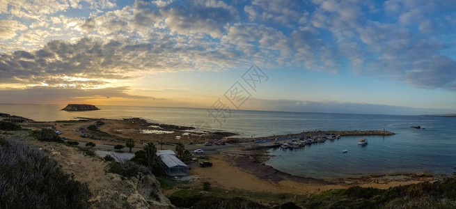 景观塞浦路斯帕福AgiosGeorgiosPegeias渔港日落的广泛景象地点天空图片
