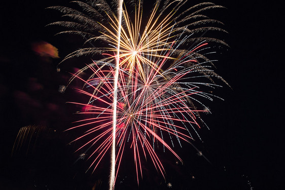 七月74日新年烟花爆炸火苗庆祝活动爆裂新的图片