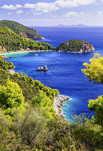孢子夏天假期希腊Skopelos岛的惊人自然景象图片