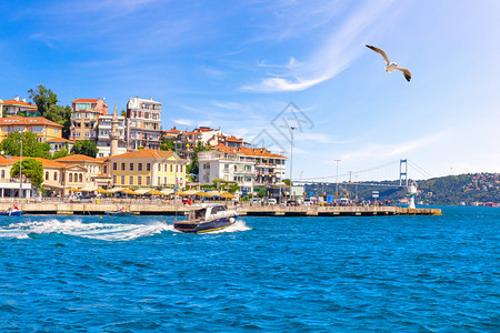 亚洲航程旅行Bosphorus的房屋背景中FatihSultanMehmet桥伊斯坦布尔图片