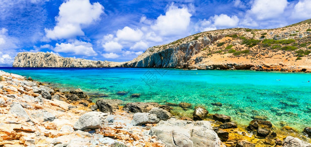 希腊Astipalea岛的Konoupa海滩希腊语感人的岩石图片