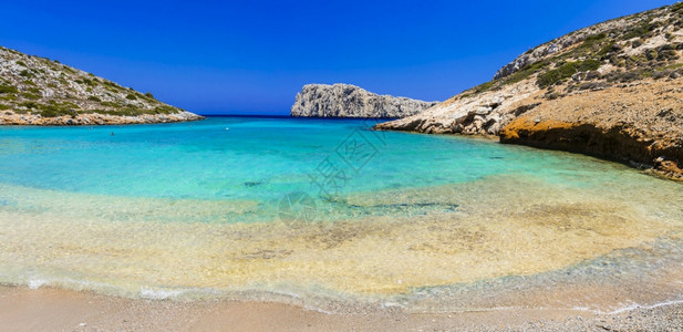 希腊阿斯提帕莱亚岛美丽的海滩绿色水晶画报图片