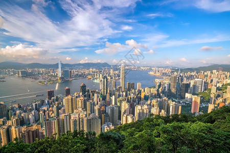 风控金融塔大都会城市的维多利亚港和香天际的全景观台风背景