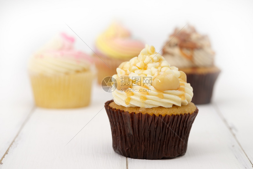 吃Cupcake饼的装饰美极了光亮明AF点选择糕奶油图片