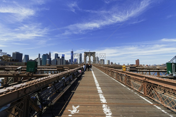 纽约市具有历史意义的布鲁克林大桥在海洋上的景象市中心新风景优美图片
