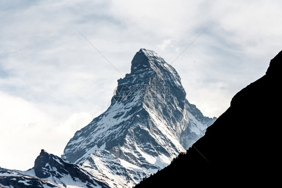 户外瑞士Zermatt阿尔卑斯山的Mymohorn山阿尔卑斯泽马特和其他双影在Meathorn前面马特宏峰游客图片