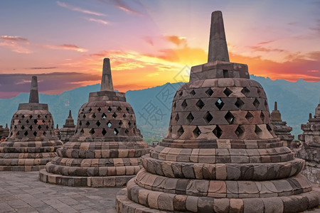 景观宗教日落时印度尼西亚爪哇岛BorobudurBuddist寺庙阳光图片