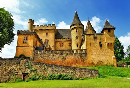 天空中世纪法国的城堡在多尼的Puimartin多尼白夫人传奇说中的著名城堡法语图片