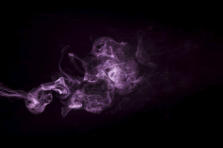 艺术曲线关闭紫色蒸汽烟雾设计黑背景光滑的图片