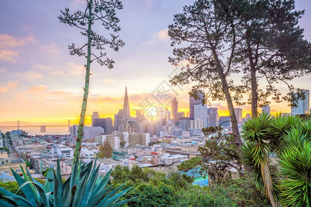 美州旧金山市中心商业的美丽景色黄昏时加利福尼亚现代的地标图片