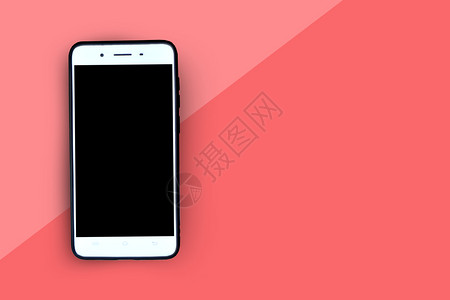 触摸屏白色的空粉红背景智能手机和技术概念图片