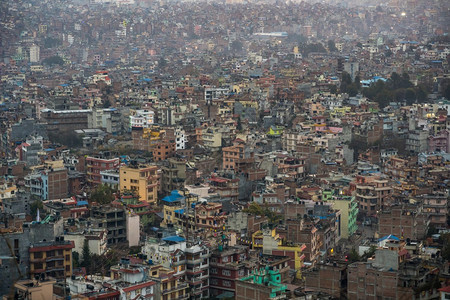 天线尼泊尔加德满都市的空中景象贫穷镇图片