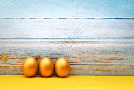 复活节鸡蛋日快乐的打猎装饰品黄色的传统星期日图片