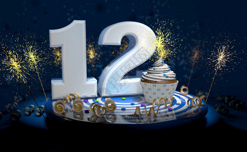 12日甜点岁生或周年纪念时带有闪亮蜡烛的杯饼大数量用白纸条蓝色桌上有黄流体黑背景满火花的彩色桌脸3个插图三十二周生日或年蛋糕大白图片